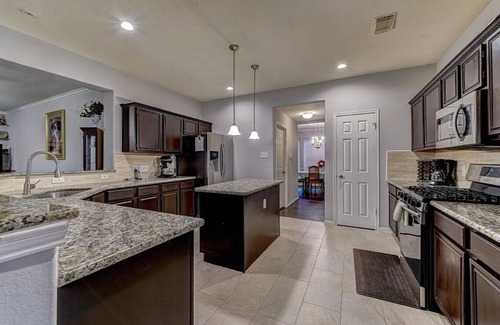 Missouri City Casa | PureLife Master-suite/ Your Home Away From Home!