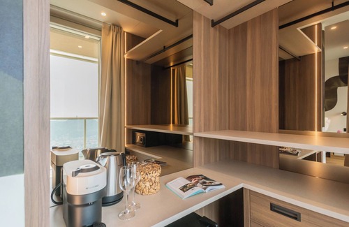 Como Villa | PureView Luxury - 1st Floor, Breakfast & Pool