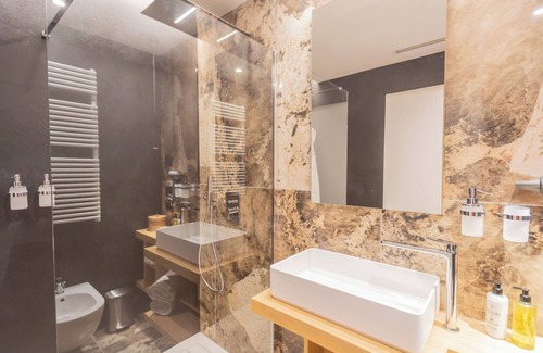 Como Casa | Pureview Luxury Suites