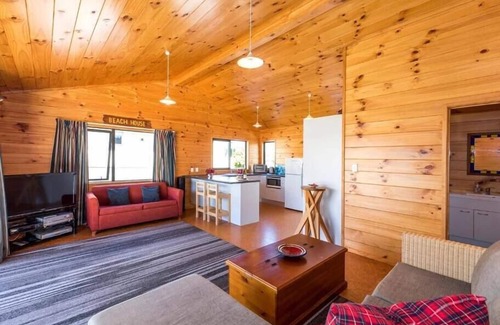 Mount Maunganui Casa | Puriri Beach Pad with direct beach access