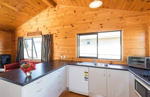 Mount Maunganui Casa | Puriri Beach Pad with direct beach access