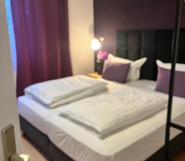 Rastpfuhl Apartamento | Purple Escape Balkon Netflix zentral