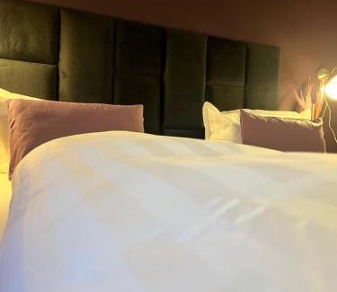 Rastpfuhl Apartamento | Purple Escape Balkon Netflix zentral