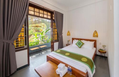 Hue City Centre Hotel | Purple Hue Central Hub