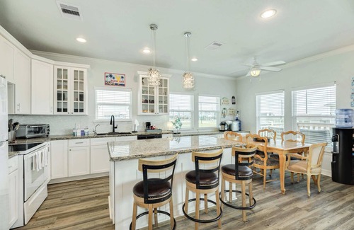 San Luis Beach Casa | Purple Paradise Beachy Fun, Bay Beach Views!