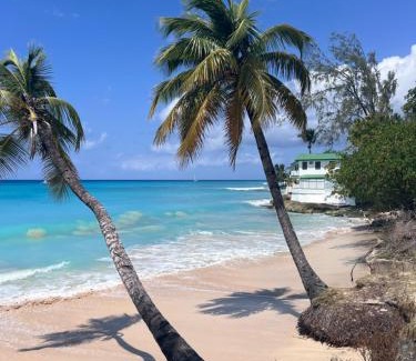 Little Battaleys Villa | Purple Rain - Direct Seaviews, 2 Bedroom, 2 Bathroom, 3 Terrace Beachfront Bliss