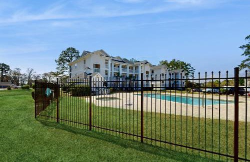 Carolina Forest Apartamento | Purple Sunset Sanctuary, Unit 41-E