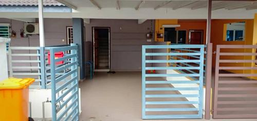 Sekinchan Casa | Purple TownHouse 9pax 3R2B Wifi