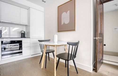 West Kensington Apartamento | Purpose Bulit Kensington 1BR w/ Balcony, 5 mins to Tube, by Blueground