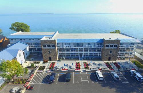 Put-in-Bay Casa | Put-In-Bay Waterfront Condo #108