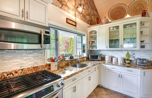 Lake Peekskill Cabaña | Putnam Valley Vacation Rental: Patio & Lake Views!