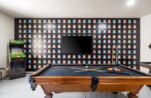 Chandler Casa | Putt Putt Hot Tub Game Room Pool Cornhole