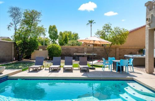 Chandler Casa | Putt Putt Hot Tub Game Room Pool Cornhole