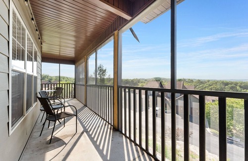 Branson West Casa | Puttin On The Green 3 Bedroom Villa by RedAwning