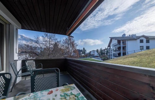 Flims Apartamento | Putzprinz Gujan Ferienwohnung, Haus Surmir B/16
