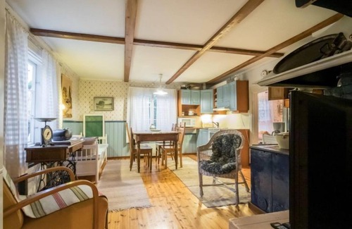 Karjalohja Casa | Puutarhurin mökki by Interhome
