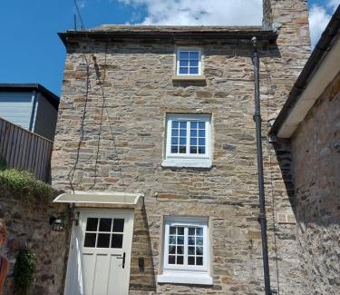 Spennithorne Casa | Puzzle Cottage, Quirky Dales Cottage for 2