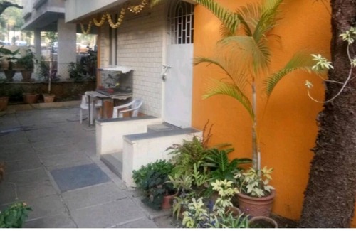 Kothrud Casa | Pvt AC room in Pvt bungalow + Garden + Sitout with nature view, Pune