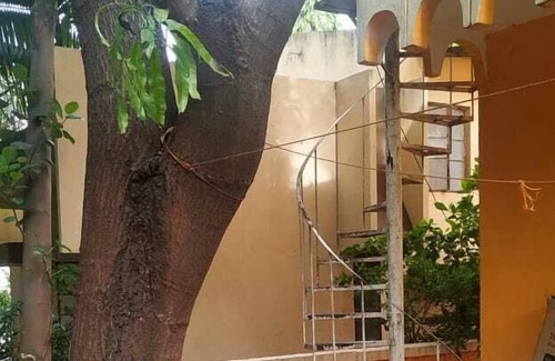 Kothrud Casa | Pvt AC room in Pvt bungalow + Garden + Sitout with nature view, Pune