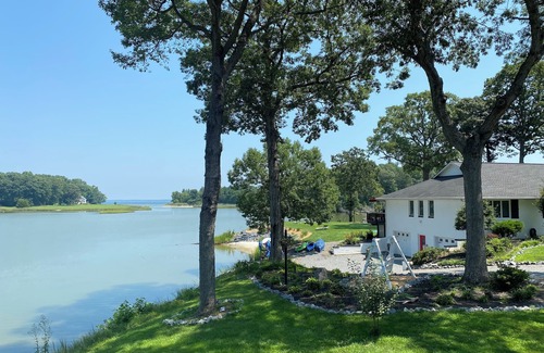 Kinsale Casa | PVT PENINSULA! Hot tub, beach, spectacular views w/huge kitchen!Sleeps up to 21