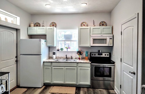 Kiska Beach Apartamento | PVT POOL, 2 Br 1 Ba Apt. 1 Street Fr. bch. July special 50%off golfcart.