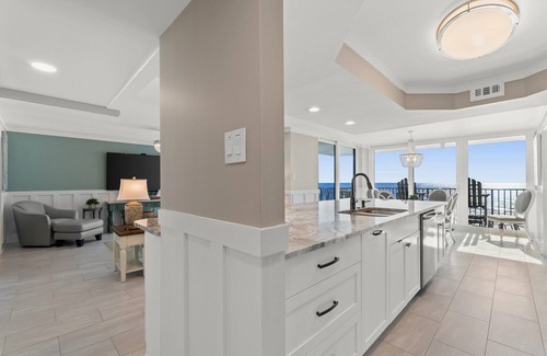 Crescent Beach Condominio | PW405! LUXURY Gulf Front Condo! FREE Beach Chairs!