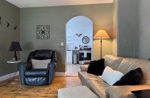 Susanville Casa | Charming 1-bedroom upper unit. Renovated home walking distance to shops & eats