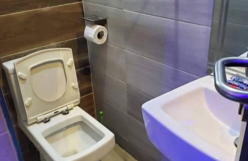 Ikeja Hotel | Q Nuts Lounge And Suites