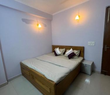 Sainik Farm Apartamento | Qazi's Modern 3BHK Flat