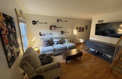 Charlotte Casa | QC House of Music