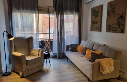 Poble Nou Apartamento | QEhome - confort, parking y cargador EV en el centro de Manresa