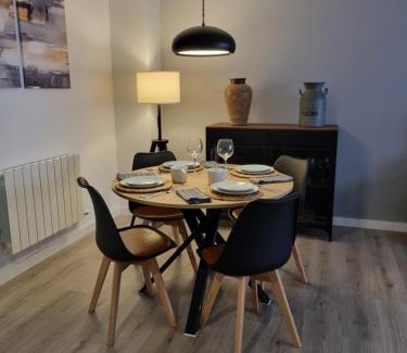 Poble Nou Apartamento | QEhome - confort, parking y cargador EV en el centro de Manresa
