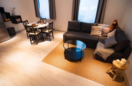 Dillenburg Apartamento | Qonroom for 4 Ntflx Kitchen Comfy Sofa