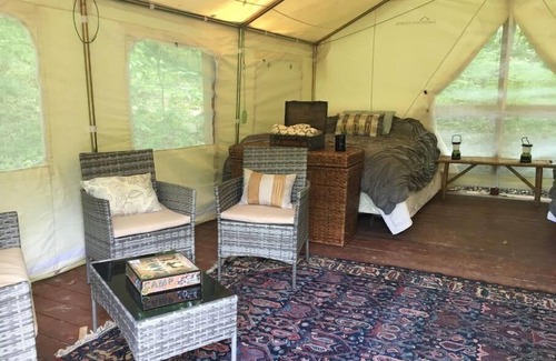 Rushville Cama Y Desayuno | Quad Squad Glamping Tent & Breakfast for 2-4+ in Finger Lakes Wine Country