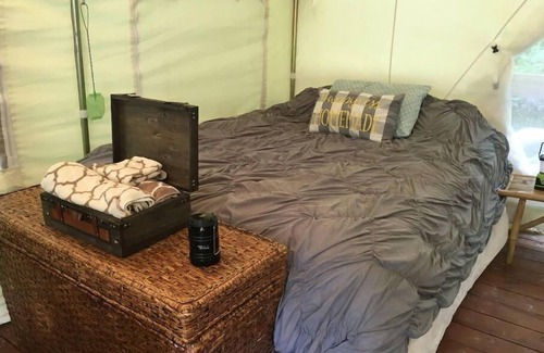 Rushville Cama Y Desayuno | Quad Squad Glamping Tent & Breakfast for 2-4+ in Finger Lakes Wine Country