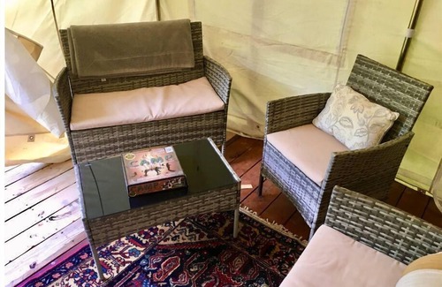 Rushville Cama Y Desayuno | Quad Squad Glamping Tent & Breakfast for 2-4+ in Finger Lakes Wine Country