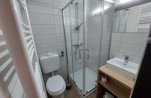 Hrastnik Casa | Quadrupe Room with Balcony at Planinski Dom Gore