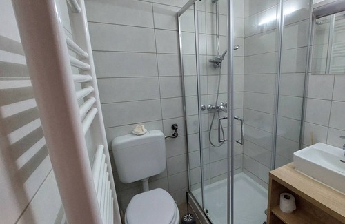 Hrastnik Casa | Quadrupe Room with Balcony at Planinski Dom Gore