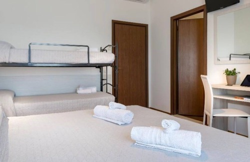 Cagnona Hotel | HOTEL KURSAAL ☆☆☆☆ Quadruple Room, Rich Breakfast Included