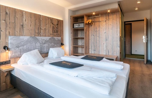 Pradl Hotel | Habitación Cuádruple con ducha, aseo - BinderS Budget City-Mountain Hotel