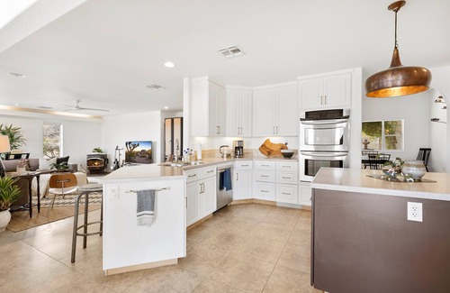 Indian Cove Casa | Modern poolside retreat, walking distance to JTNP, 360 degree panoramic bliss.