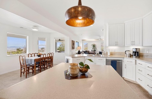 Indian Cove Casa | Modern poolside retreat, walking distance to JTNP, 360 degree panoramic bliss.
