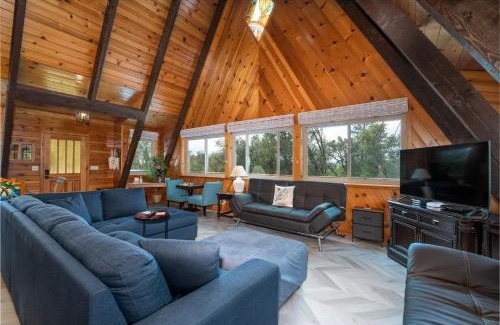 Oakhurst Casa | Quail Haven- A-frame cabin with hot tub, views, and more
