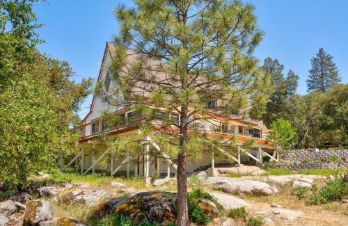 Oakhurst Casa | Quail Haven- A-frame cabin with hot tub, views, and more