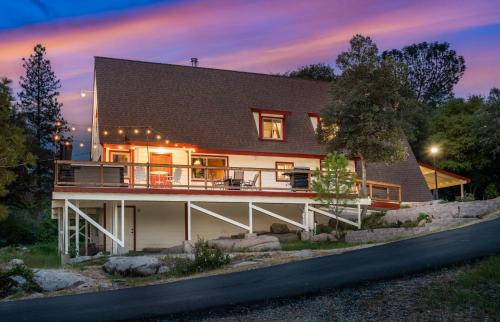 Oakhurst Casa | Quail Haven- A-frame cabin with hot tub, views, and more