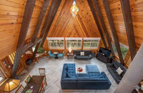 Oakhurst Casa | Quail Haven- A-frame cabin with hot tub, views, and more