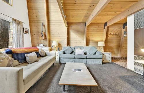 Big Bear Lake Casa | Quail's Call Big Bear~ Walk to Lake & Ski Resort