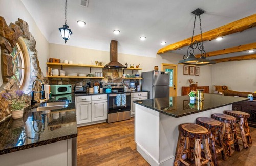 Kodak Alquiler De RV | Quail's Landing – A Hobbit Hole! Kodak, TN, short drive from the Great Smokies!