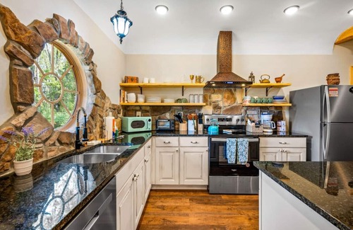 Kodak Alquiler De RV | Quail's Landing – A Hobbit Hole! Kodak, TN, short drive from the Great Smokies!