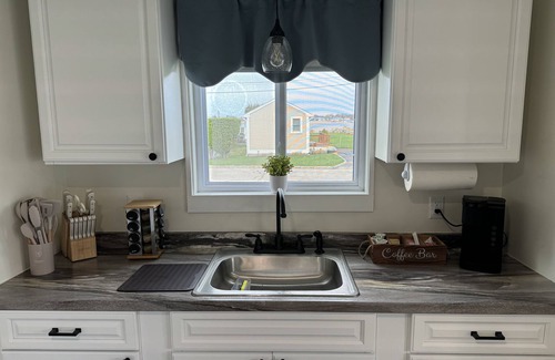 New Bedford Casa | Quaint 1 Bed 1 bath private beach home. Long term renters welcome for winter!
